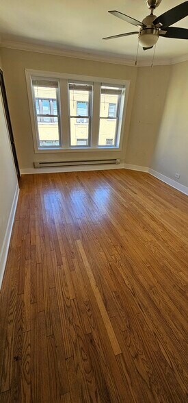 Building Photo - 3824 N Greenview Ave