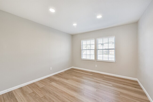 Building Photo - 1266 Dove St