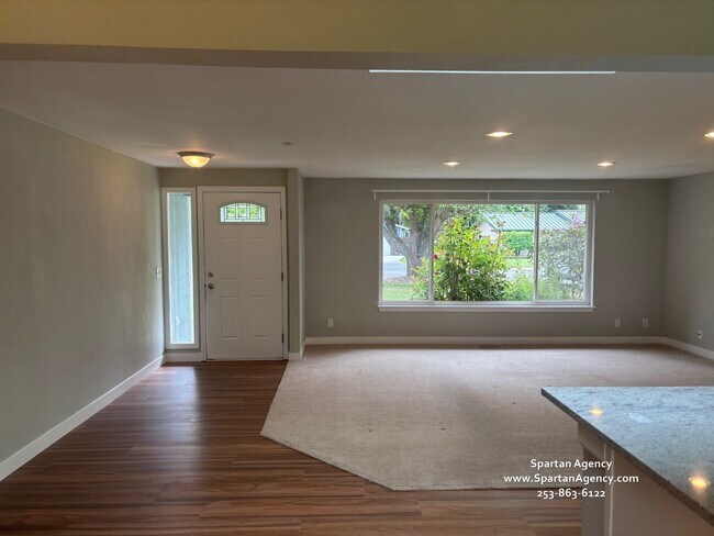 Building Photo - 1529-1513 13 Ave NW