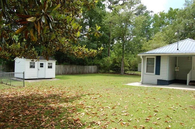 Building Photo - 2103 Woodward Dr