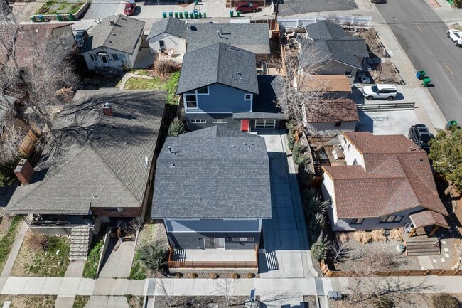 Building Photo - Modern Midtown Living