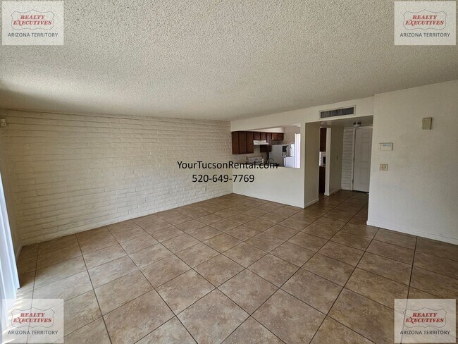 Building Photo - Star Pass area town home with community pool