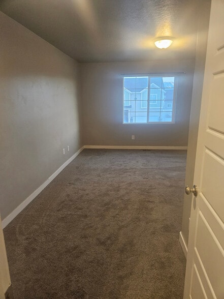 Building Photo - 1044 W Osprey Dr