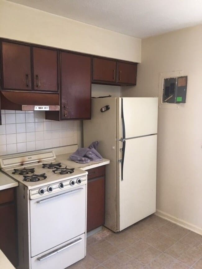 Building Photo - Deep Springs Duplex!  2 Bedrooms!              20260312