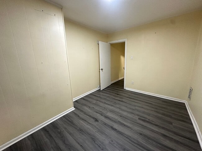 Building Photo - 3B1B two story town house with finished basement | Walking distance to Drexel University and UPenn