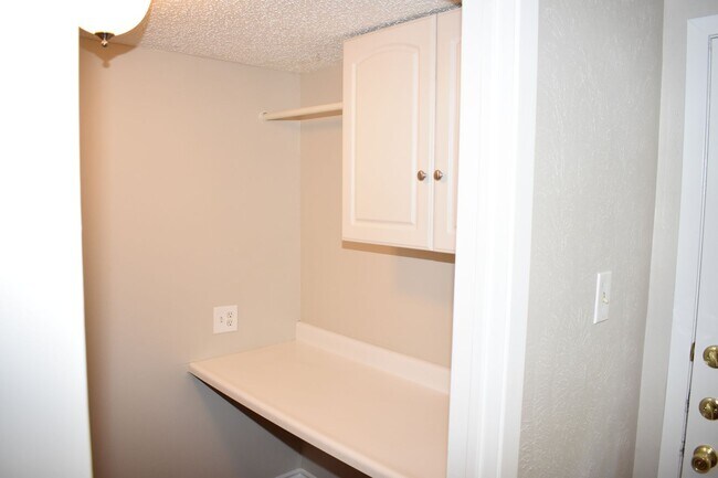 Building Photo - 414 Teal Wood Ln