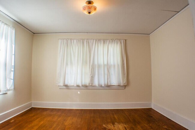 Building Photo - 617 Gales Ave