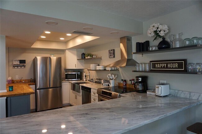 Building Photo - 534 Pinellas Bayway S