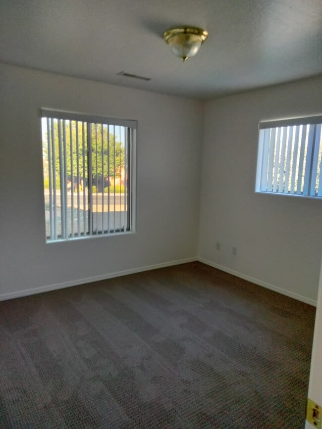 Building Photo - 5750 Columbine Rd