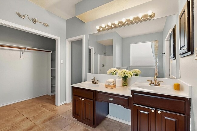 Building Photo - 165 Hirth Dr