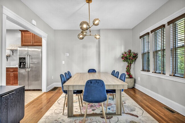 Building Photo - 1501 E 105th St