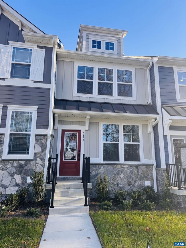 Building Photo - 2225 Woodburn Rd