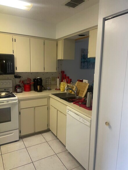 Kitchen - 6424 Spring Flower Dr