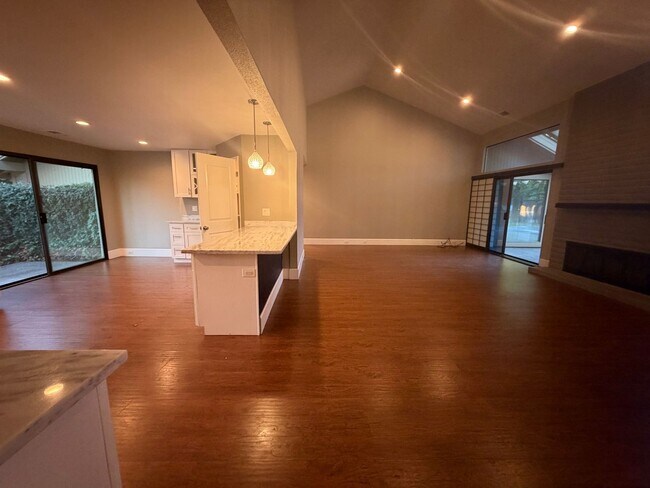 Building Photo - Gorgeous 3-Bedroom House in Gold River with pool