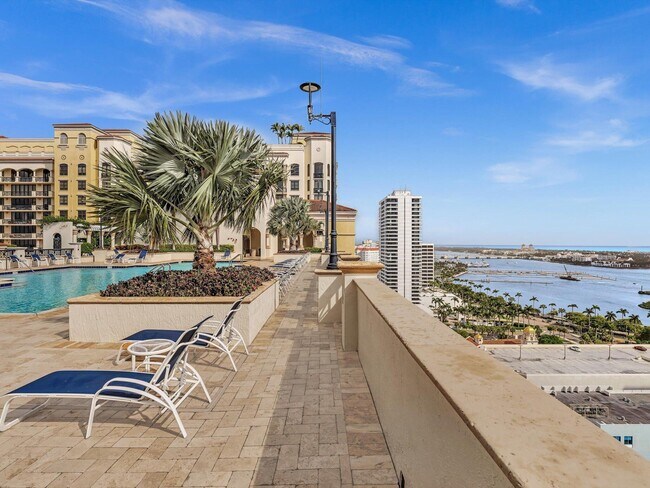 Building Photo - 801 S Olive Ave