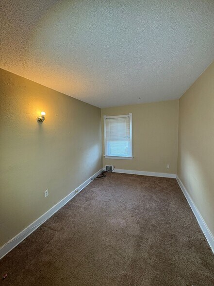 Building Photo - 1380 Berdan Ave