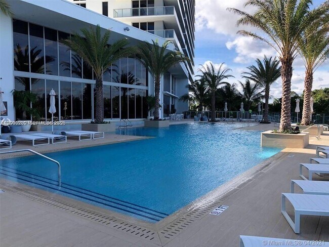 Building Photo - 16385 Biscayne Blvd