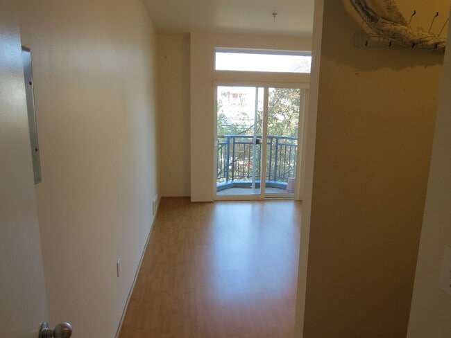 Building Photo - Incredible 1bed/1bath Condo Ideally Located in Belltown!