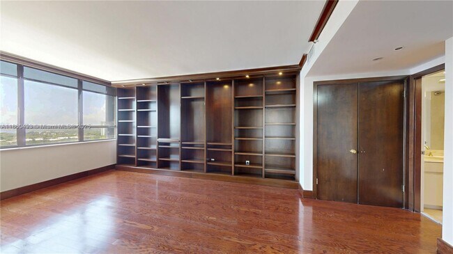 Building Photo - 11113 Biscayne Blvd