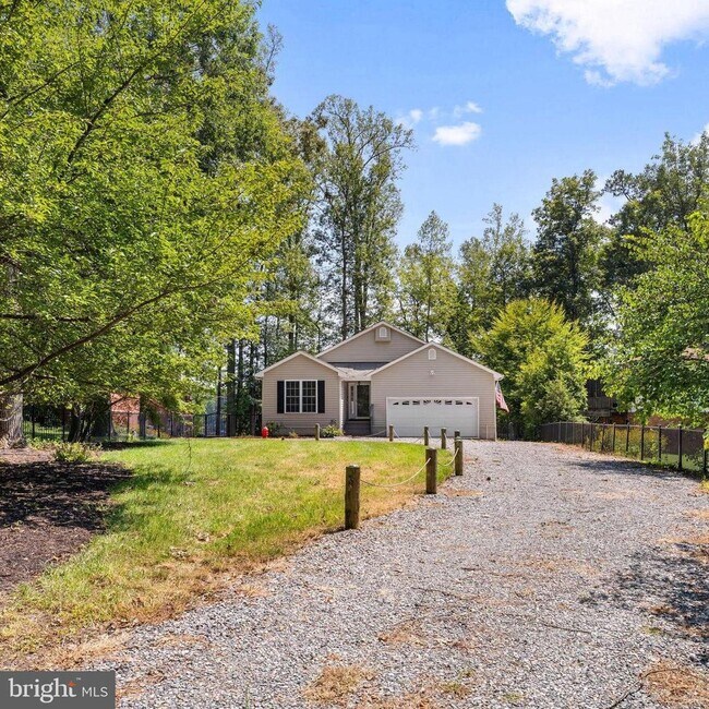 Building Photo - 686 Lake Caroline Dr