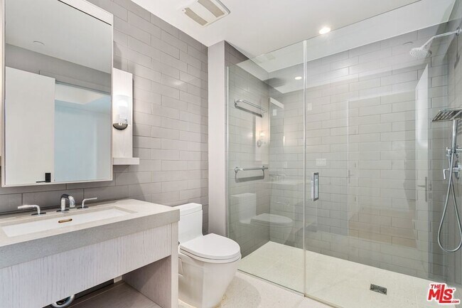 Building Photo - 10777 Wilshire Blvd