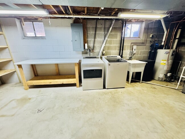 Building Photo - "Spacious 4-Bedroom Home in Blaine with 2 Full Baths and Nearly 2,000 Sq Ft of Comfort with 2 flo...