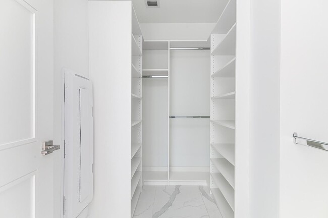 Building Photo - 155 E Boca Raton Rd