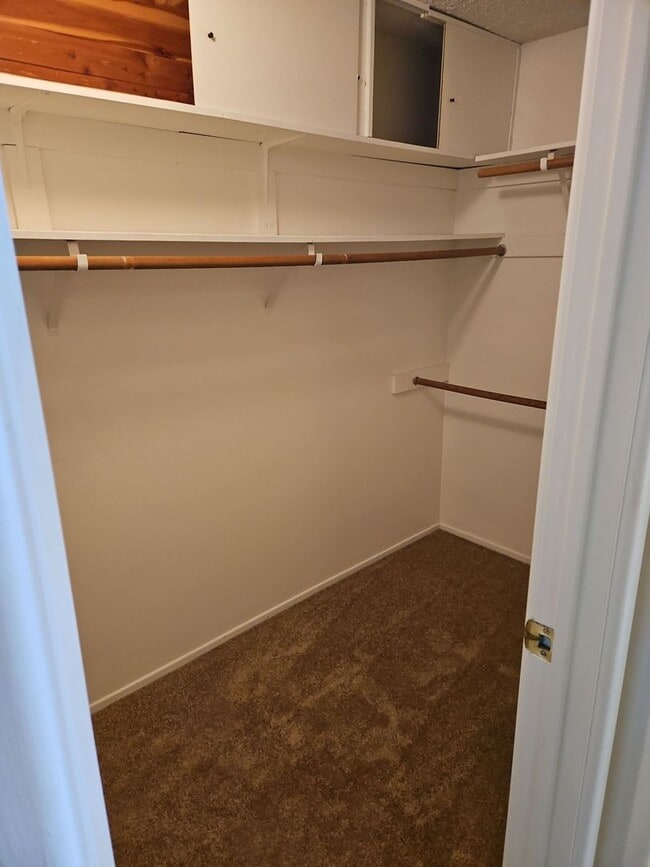 Building Photo - Spacious 4-Bedroom Home with Large Backyard & Covered Patio!