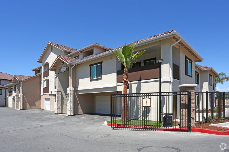 Building Photo - Palms at Morada