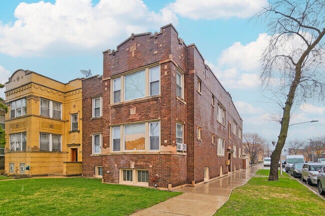 Primary Photo - 3222 W Grace St