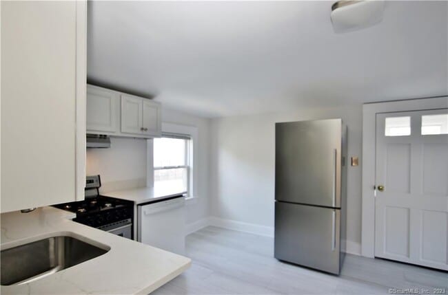 Building Photo - 11 Dolsen Pl