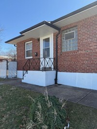 Building Photo - Hampton
