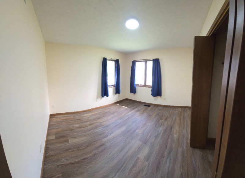 Building Photo - 409 Oak Park Dr
