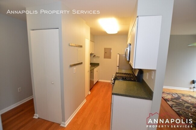 Building Photo - 13 silverwood circle #10
