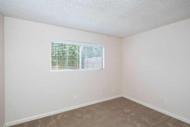Building Photo - El Cajon 2 Bed/1 Bath in Gated Community with AC, Large Patio, and Parking