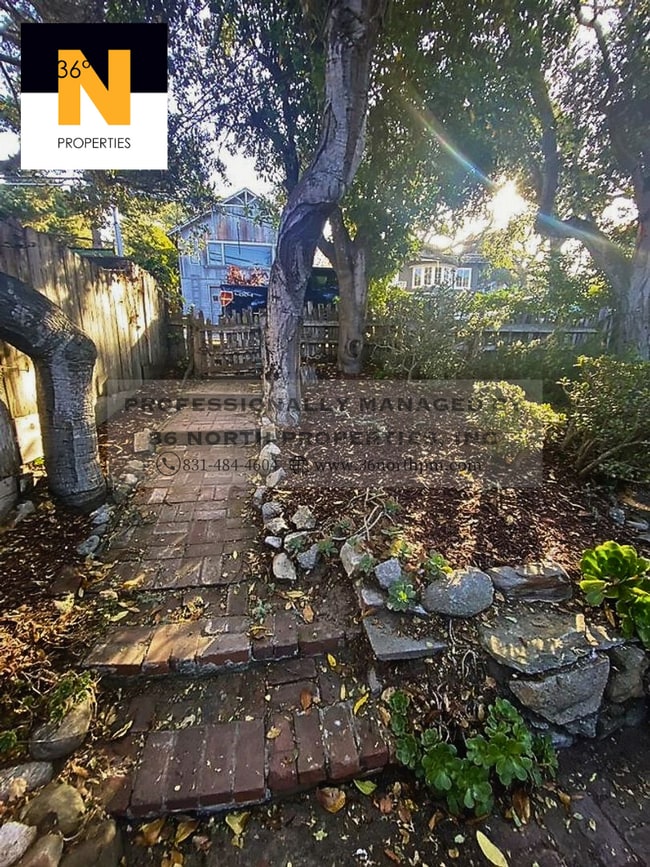 Building Photo - Cozy 2 bed 1 bath in Downtown Carmel minutes away from Carmel Beach