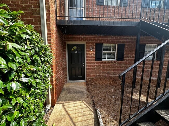 Building Photo - 2 BEDROOM PRE-LEASING FOR AUGUST 2026!