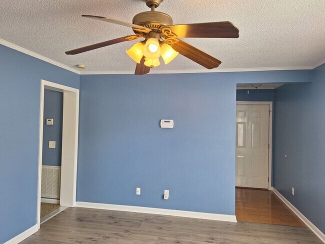 Building Photo - HOLIDAY MOVE IN SPECIAL. $500.00 OFF OF TH...