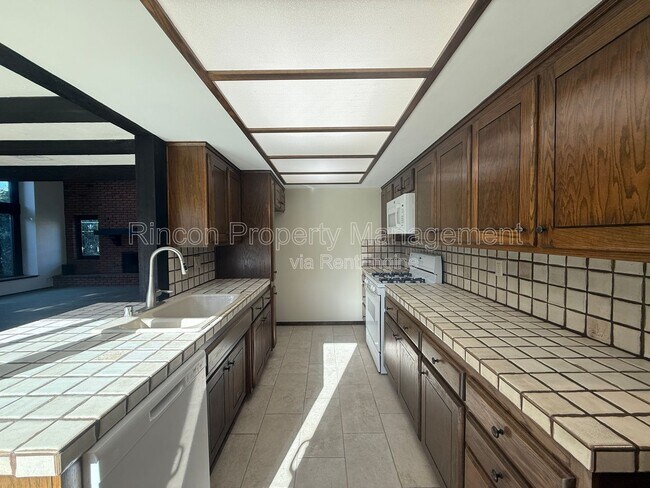 Building Photo - 408 Galvin Cir