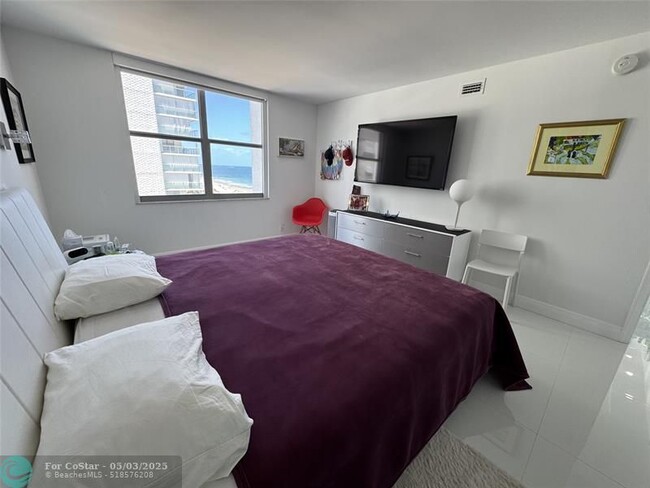 Building Photo - 1010 S Ocean Blvd