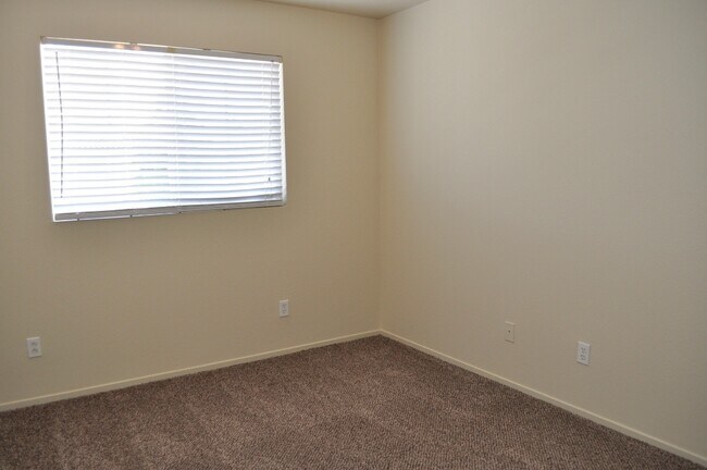 Building Photo - 10137 Maidens Wreath Ct
