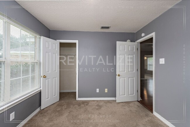 Building Photo - Stunning 4 Bed 2 Bath Home in West Mobile!