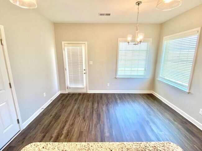 Building Photo - Now Leasing a 4-bedroom 2.5 bath home in Somerville, TN