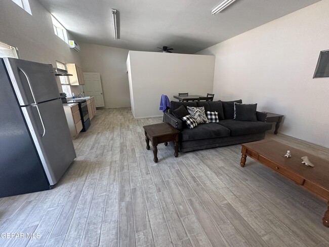 Building Photo - 4640 La Luz Ave