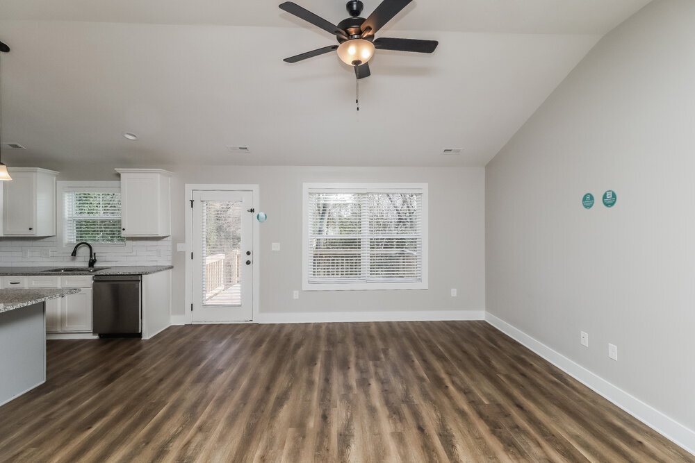 Building Photo - 528 Hillandale St NE