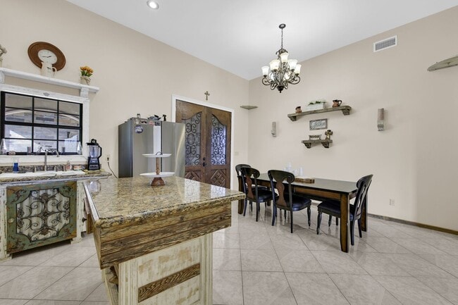 Building Photo - 825 Carpintero St