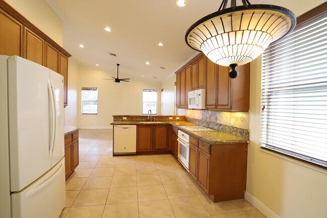 Building Photo - 7458 Via Luria