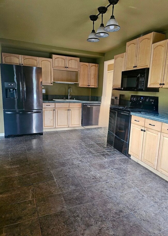 Building Photo - Beautiful 3 Bedroom/2.5 Bath in Lolo MT!