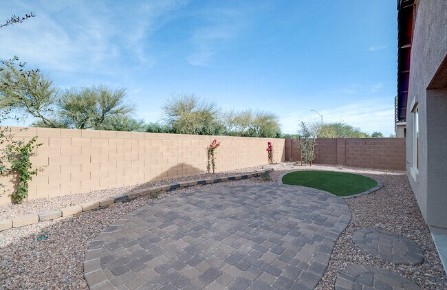 Building Photo - 1736 E Fontana Dr
