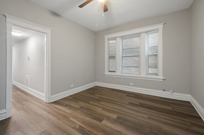 Building Photo - 6112 S Ingleside Ave